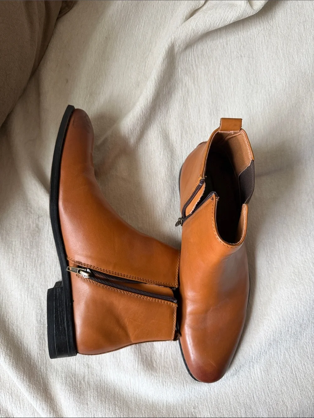 Men's Tan Leather Chukka Boots with Brown Elastic Panels